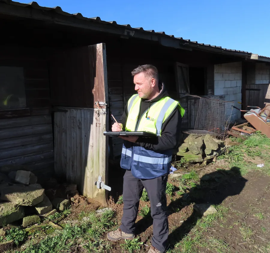 Professional asbestos services throughout Yorkshire, including asbestos surveys, testing, re-inspections and management plans for domestic, commercial and agricultural properties.