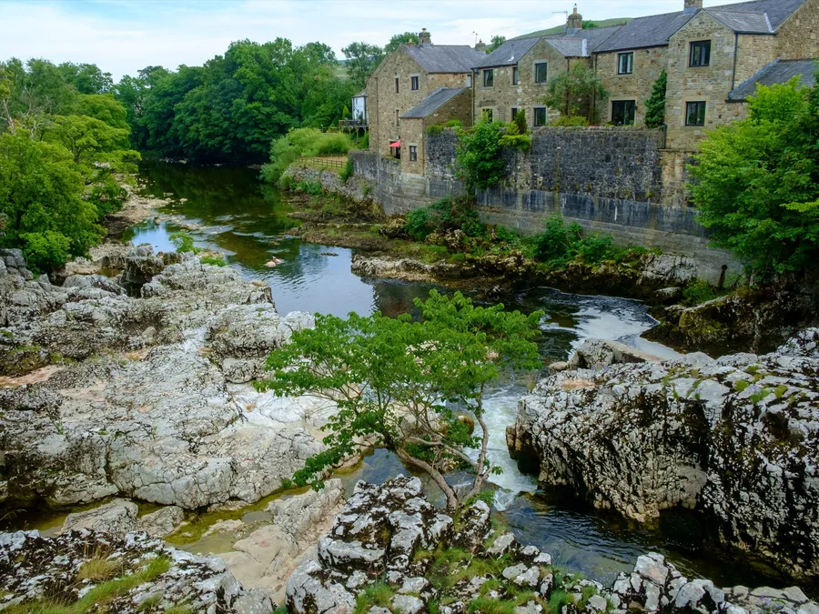 Professional asbestos management in Grassington, helping dutyholders, landlords and businesses monitor asbestos-containing materials and meet their legal responsibilities.