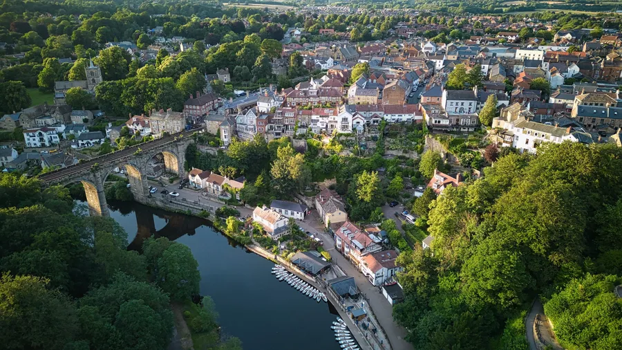 Reliable asbestos management in Knaresborough, helping dutyholders, landlords and businesses monitor asbestos-containing materials and meet their legal responsibilities.