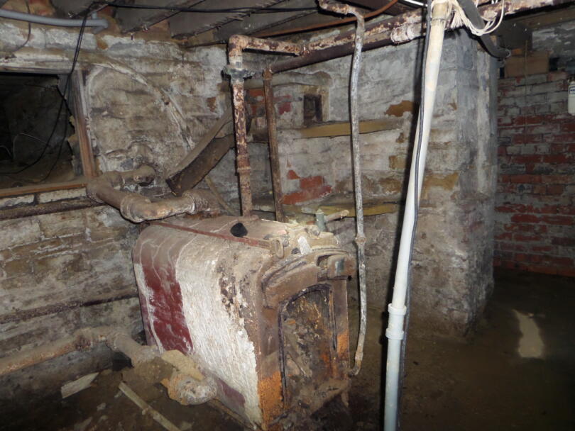 Asbestos insulation and lagging to boiler and pipe work